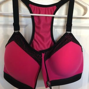 NWOT underwire sports bra by wacoal